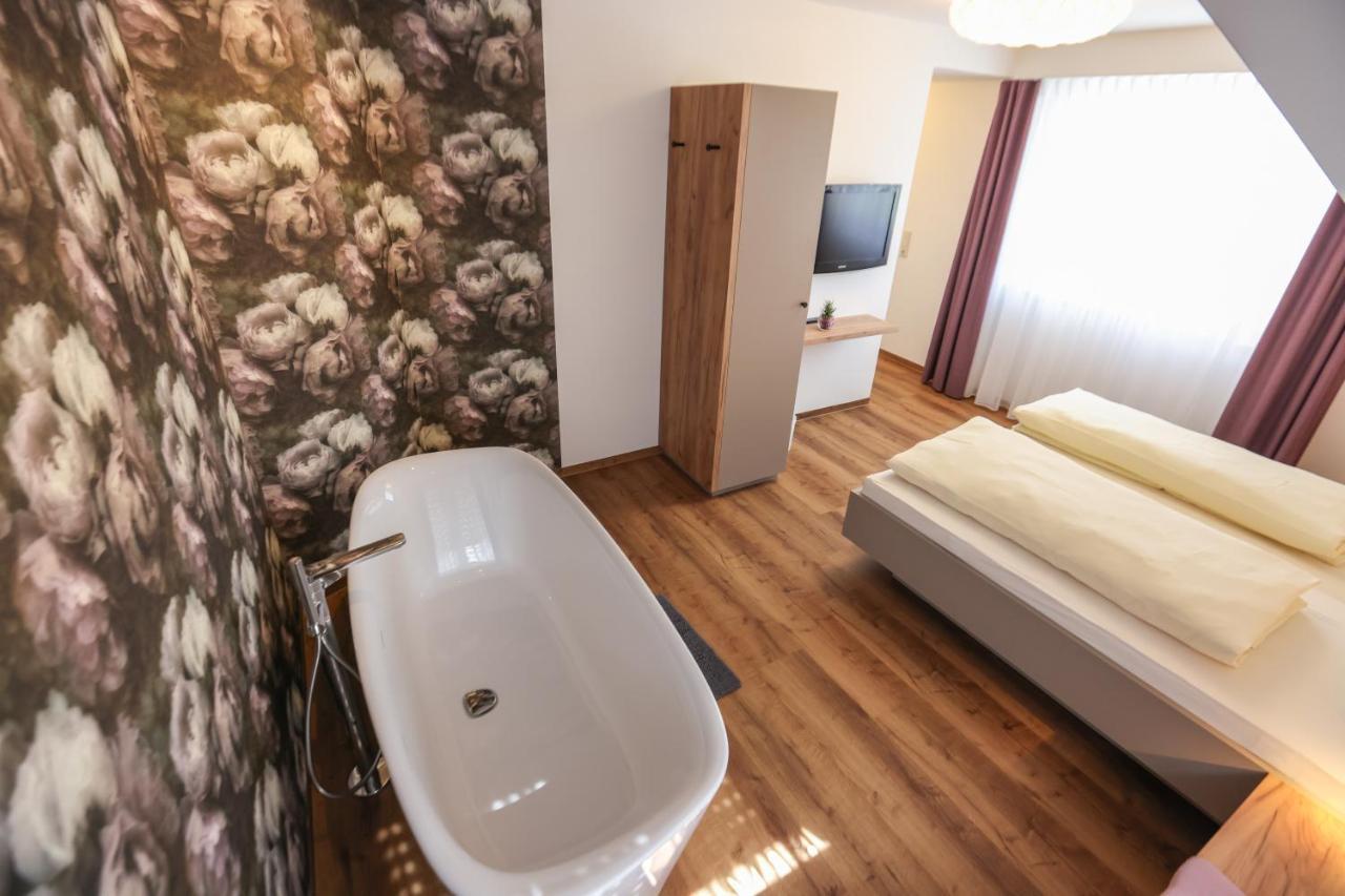 Hotel Garni Bergblick บิเบอร์อาคไบออฟเฟนบวร์ก ภายนอก รูปภาพ