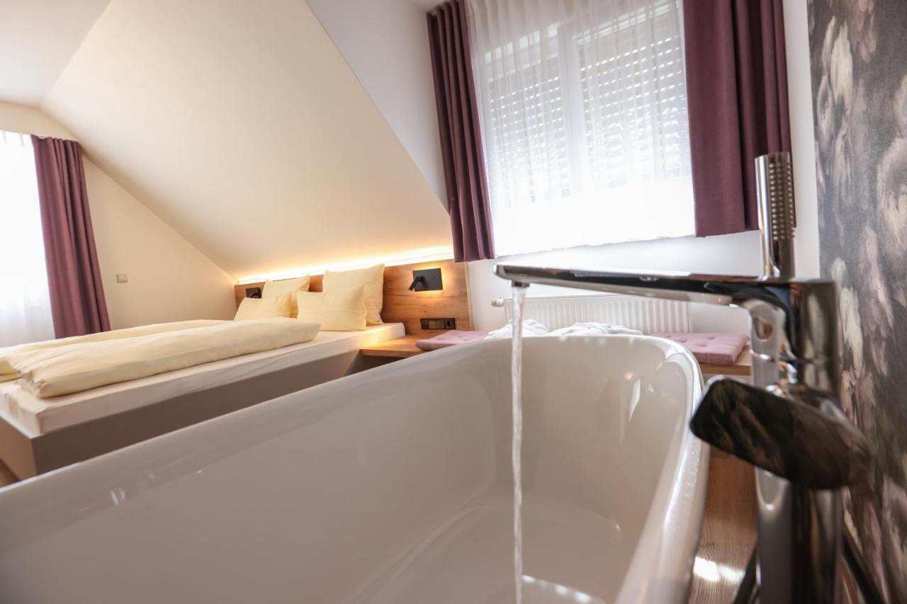 Hotel Garni Bergblick บิเบอร์อาคไบออฟเฟนบวร์ก ภายนอก รูปภาพ