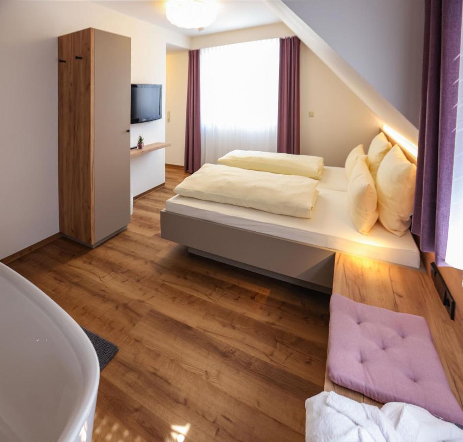 Hotel Garni Bergblick บิเบอร์อาคไบออฟเฟนบวร์ก ภายนอก รูปภาพ