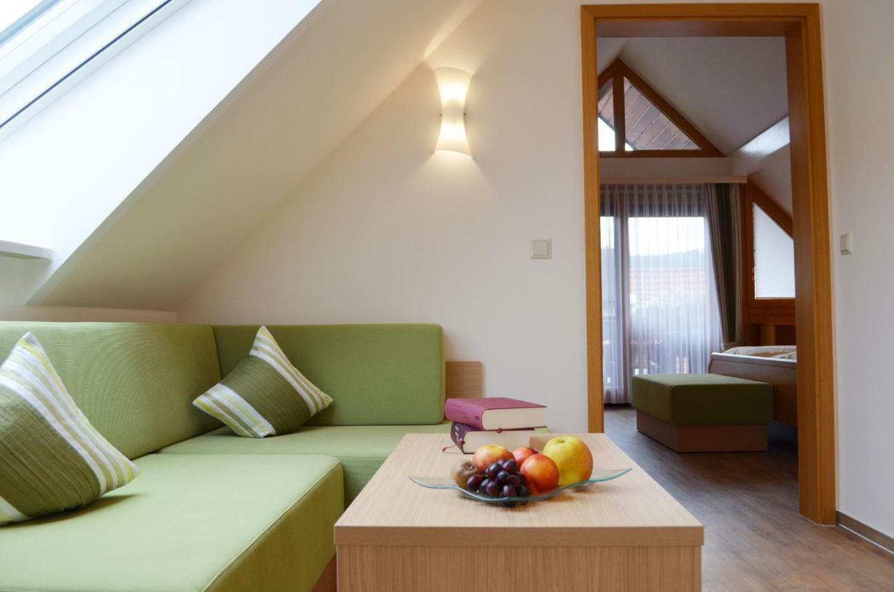 Hotel Garni Bergblick บิเบอร์อาคไบออฟเฟนบวร์ก ภายนอก รูปภาพ